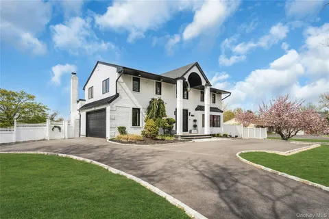 $1,999,000 | 25 Quintree Lane, Melville, NY 11747