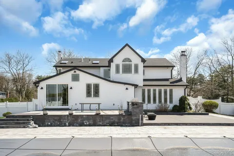 $1,999,000 | 25 Quintree Lane, Melville, NY 11747