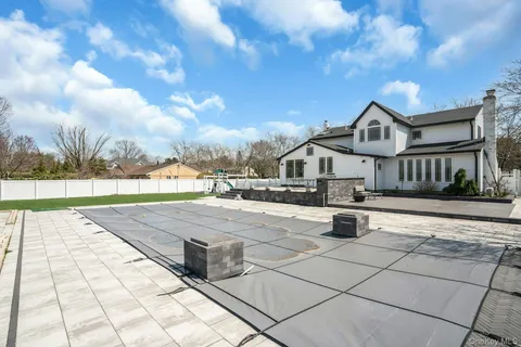 $1,999,000 | 25 Quintree Lane, Melville, NY 11747