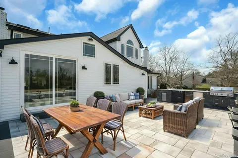 $1,999,000 | 25 Quintree Lane, Melville, NY 11747
