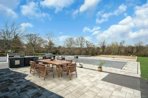 $1,999,000 | 25 Quintree Lane, Melville, NY 11747