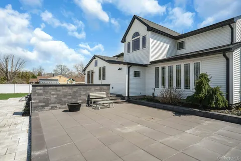 $1,999,000 | 25 Quintree Lane, Melville, NY 11747