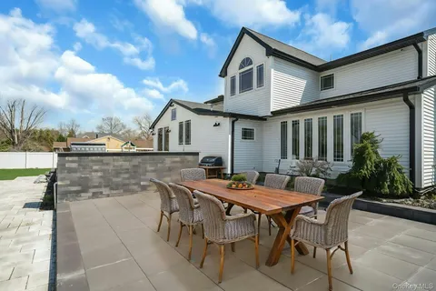 $1,999,000 | 25 Quintree Lane, Melville, NY 11747