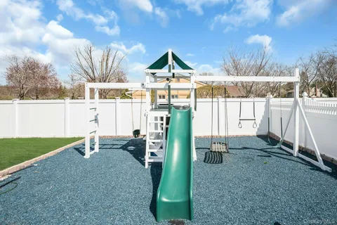 $1,999,000 | 25 Quintree Lane, Melville, NY 11747
