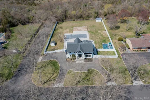 $1,999,000 | 25 Quintree Lane, Melville, NY 11747