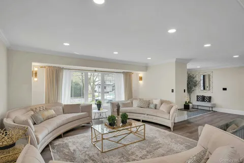 $1,999,000 | 25 Quintree Lane, Melville, NY 11747