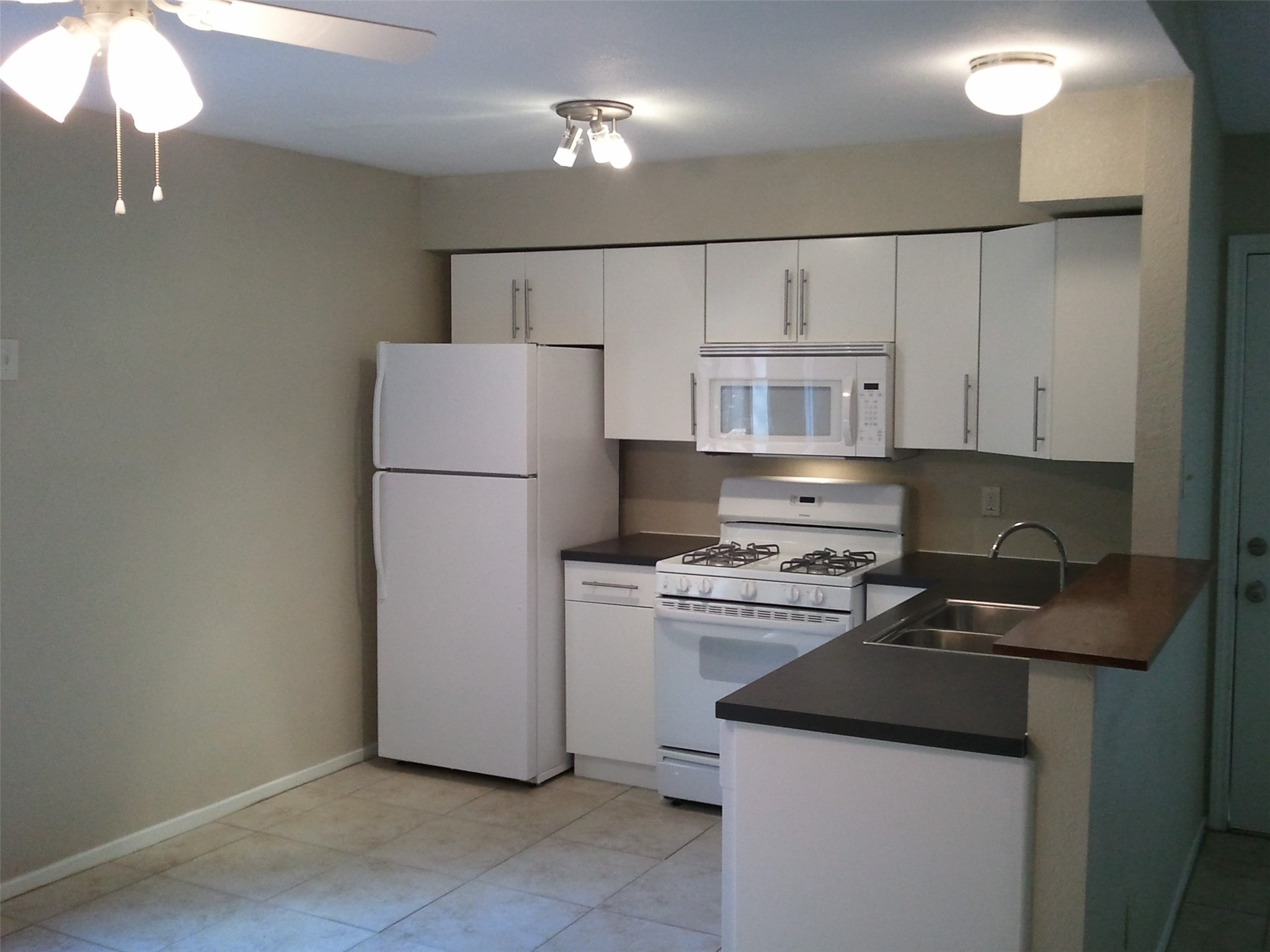 5212 Downs Drive Austin, TX 78721 - Photo 15 of 16 Kitchen Side B, before tenants