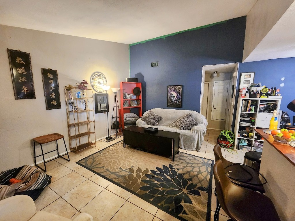 5212 Downs Drive Austin, TX 78721 - Photo 7 of 16 a living room with furniture