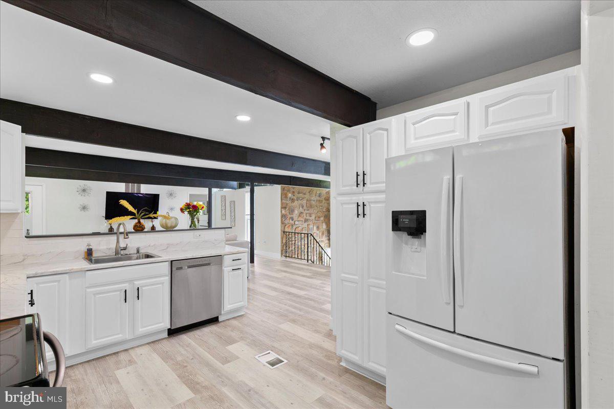 7200 Ridgeway Drive Manassas, VA 20112 - Photo 14 of 33 View of the open layout from the kitchen