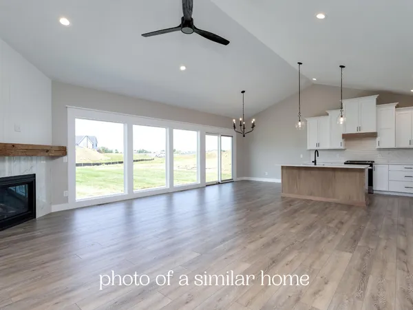 $637,900 | 7001 Black Oak Drive, Bettendorf, IA 52722