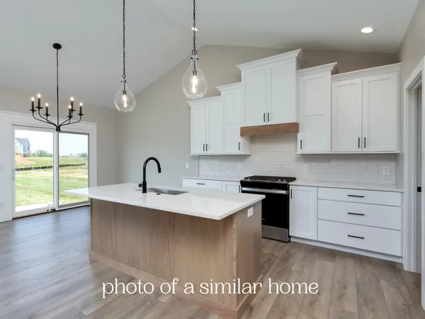 $637,900 | 7001 Black Oak Drive, Bettendorf, IA 52722