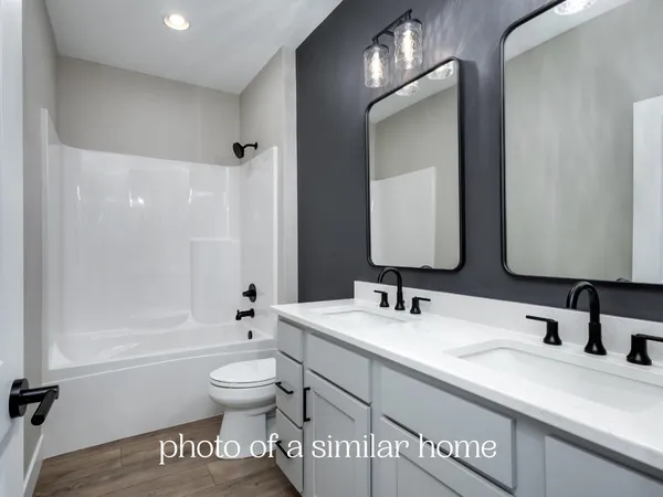 $637,900 | 7001 Black Oak Drive, Bettendorf, IA 52722