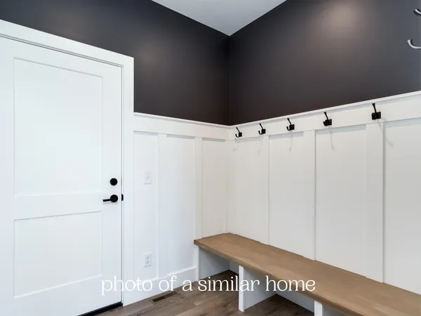 $637,900 | 7001 Black Oak Drive, Bettendorf, IA 52722