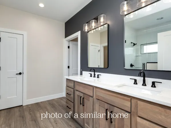 $637,900 | 7001 Black Oak Drive, Bettendorf, IA 52722