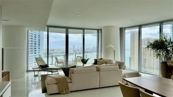 $45,000 | 300 Biscayne Blvd Way, Unit 2601E, Miami, FL 33131