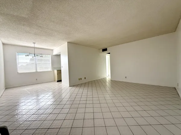 $1,650 | 9 Hastings A, Unit 9, West Palm Beach, FL 33417