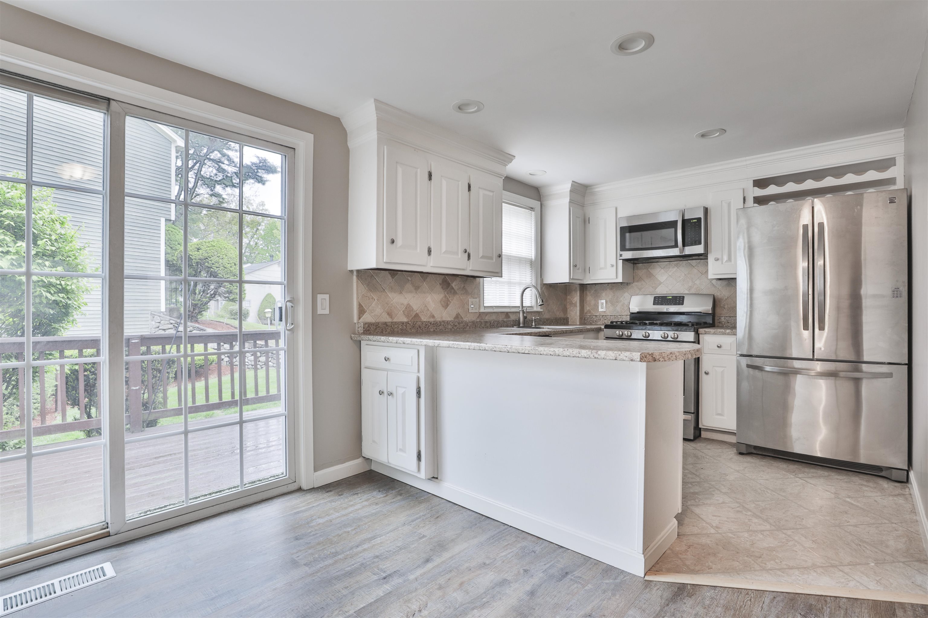 37 Cannongate III Road Nashua, NH 03063 - Photo 8 of 25