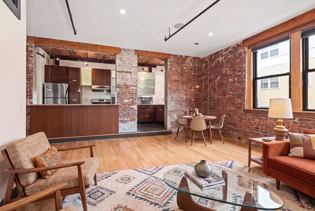 27 Fayette Street, Unit 302 Beverly, MA 01915 - Photo 2 of 24