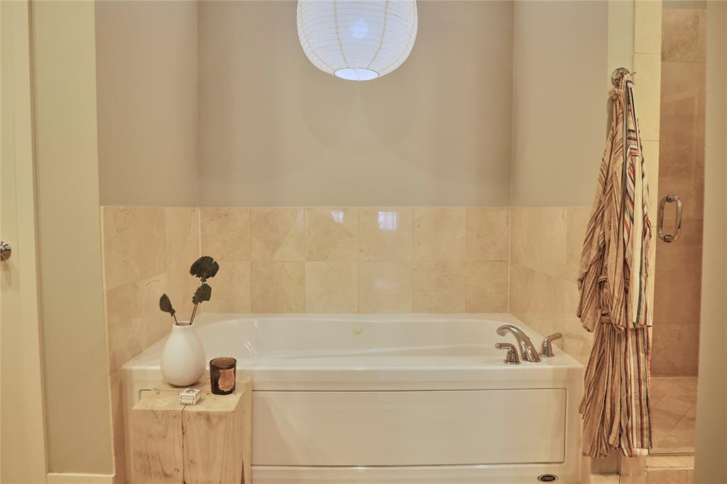 4026 Travis Street, Unit E Dallas, TX 75204 - Photo 14 of 19 a bathroom with a bathtub