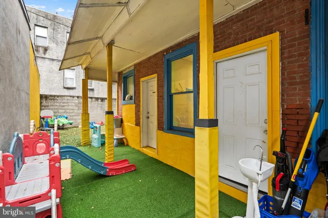 a view of an outdoor space