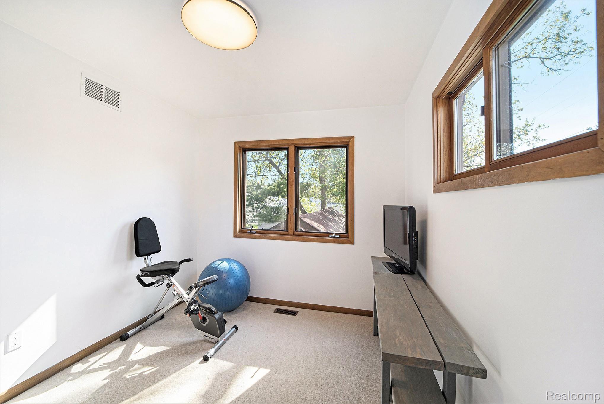 3627 Normandy Road Royal Oak, MI 48073 - Photo 18 of 29 017A7575.jpg