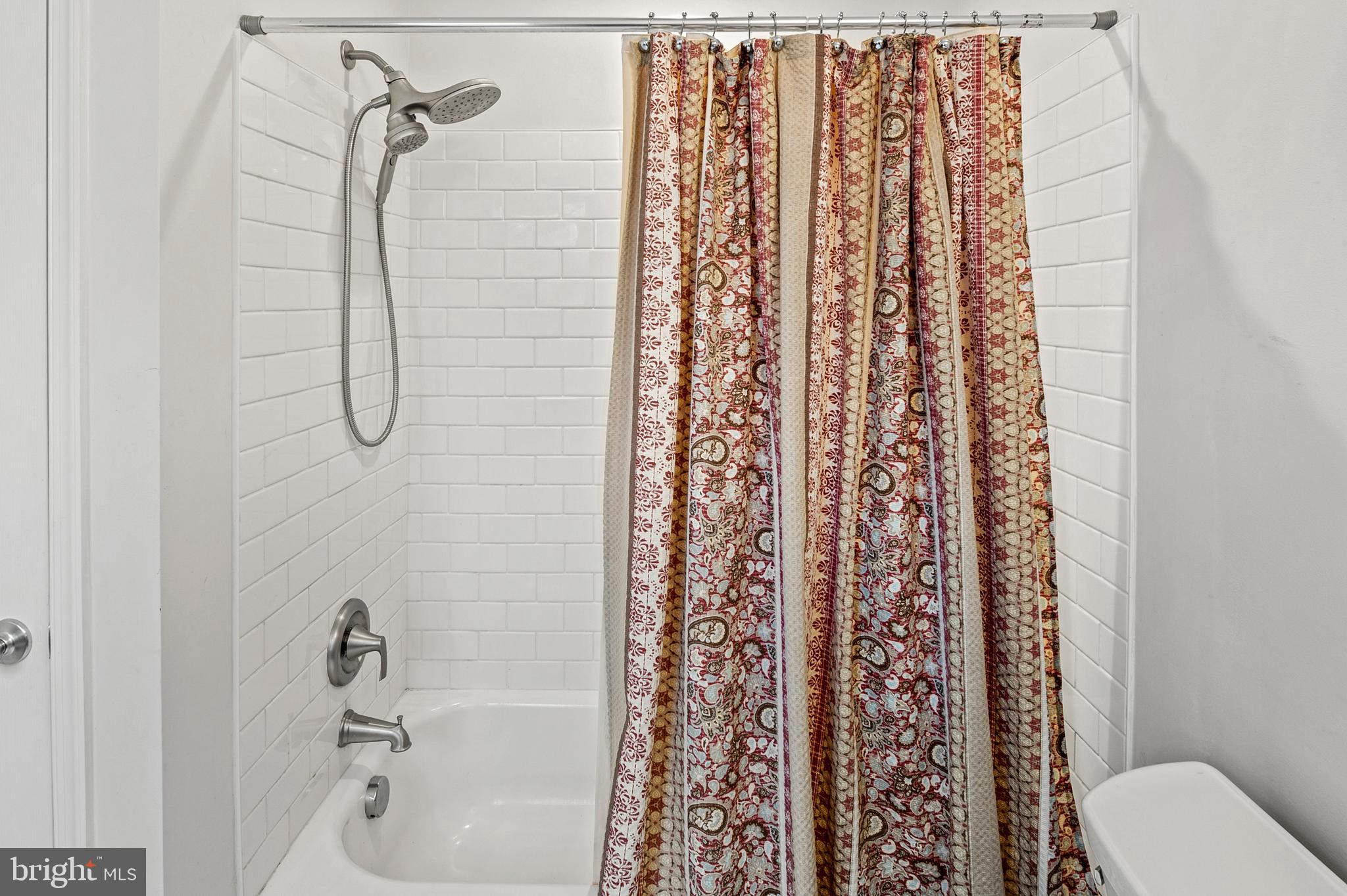 5610 Deale Churchton Road Churchton, MD 20733 - Photo 16 of 24 Primary Ensuite Bathroom