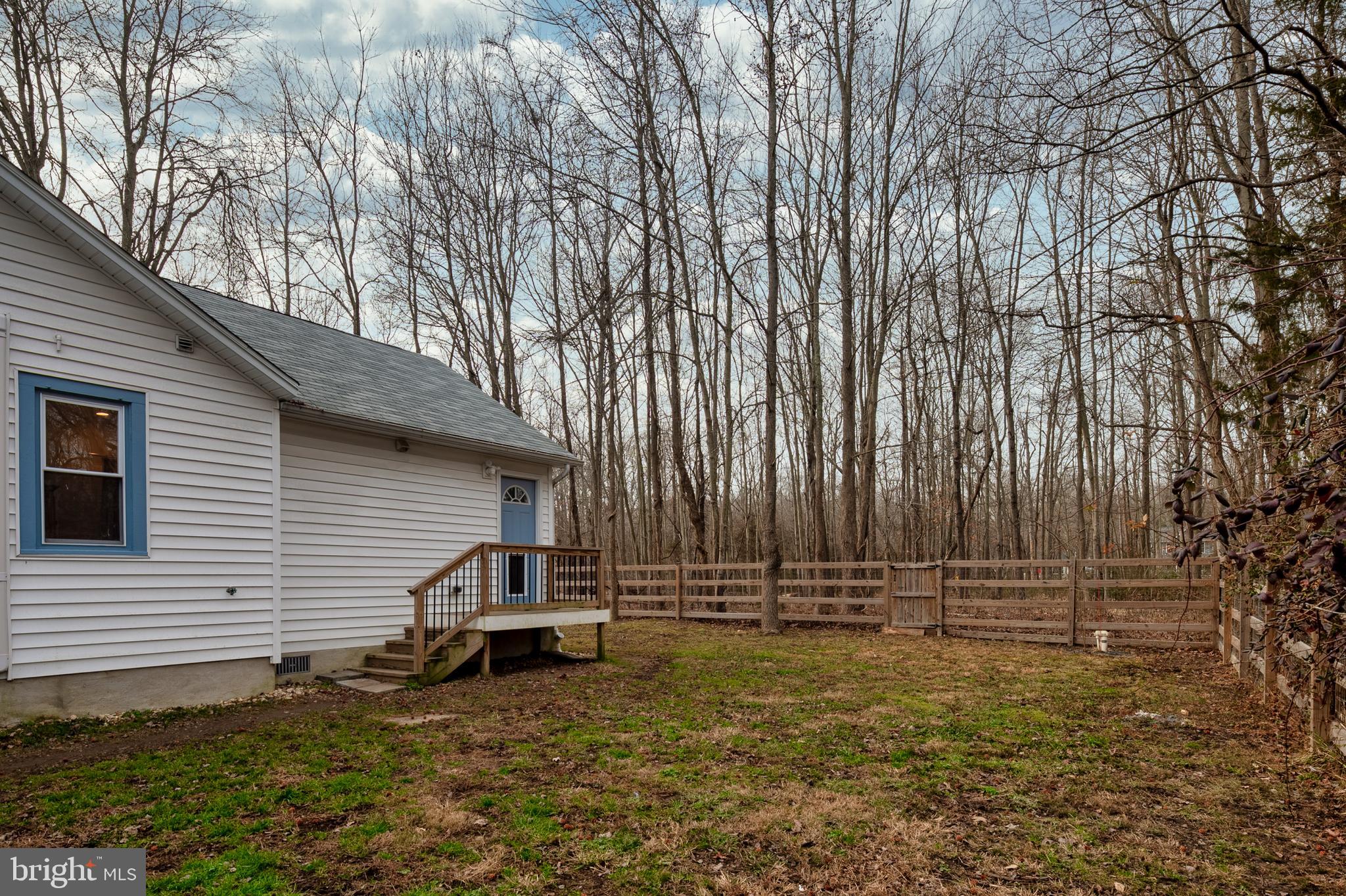 5610 Deale Churchton Road Churchton, MD 20733 - Photo 20 of 24 Porch with stairs to yard.