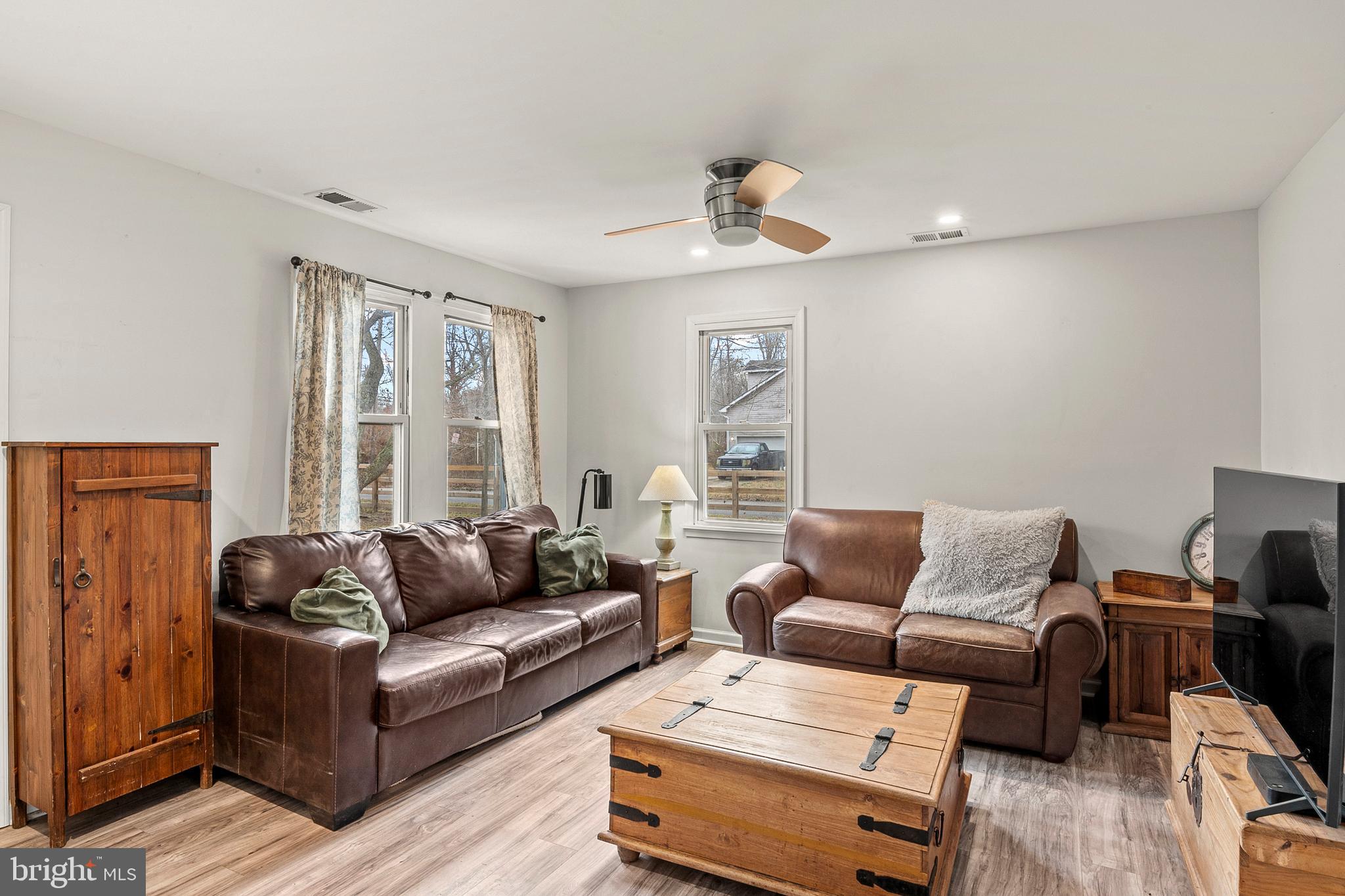 5610 Deale Churchton Road Churchton, MD 20733 - Photo 8 of 24 Welcoming and bright interior.