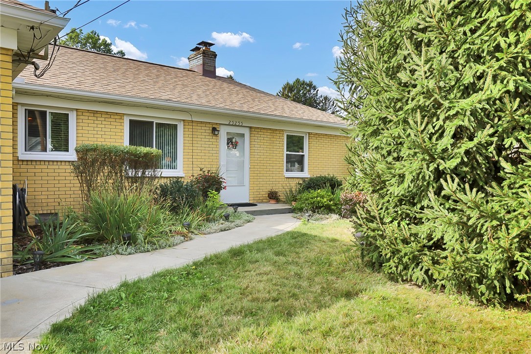 25255 Maple Ridge Road North Olmsted, OH 44070 - Photo 2 of 47 Gallery Image 2