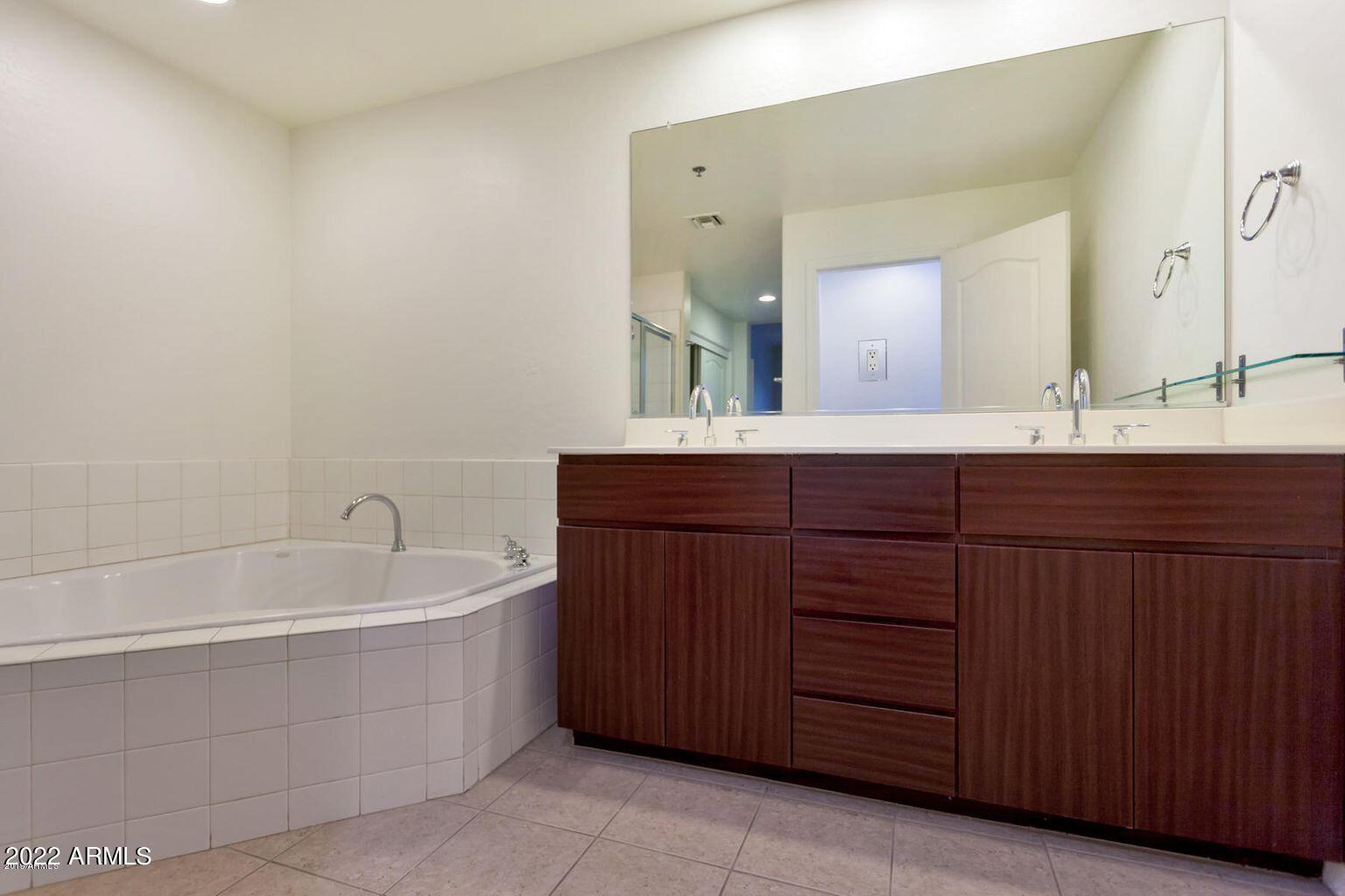 16 West Encanto Boulevard, Unit 14 Phoenix, AZ 85003 - Photo 12 of 23 12