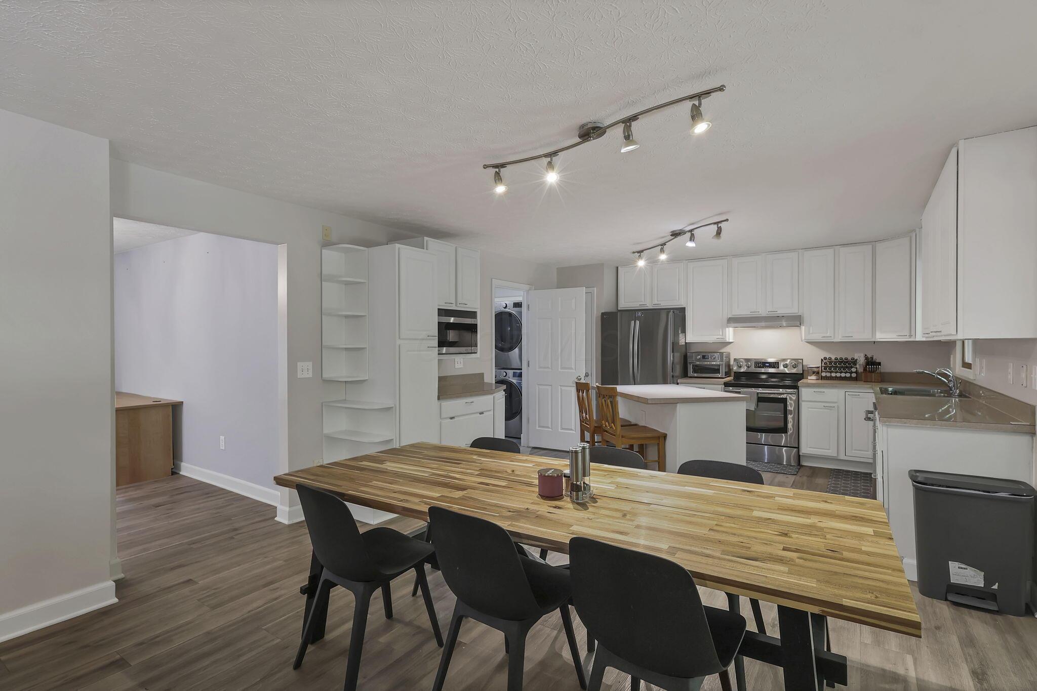 6690 Watkins Road Southwest Pataskala, OH 43062 - Photo 18 of 83 Eating Space