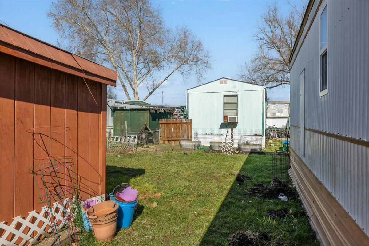 470 Old Highway 62, Unit 40 Eagle Point, OR 97524 - Photo 6 of 22 Side yard