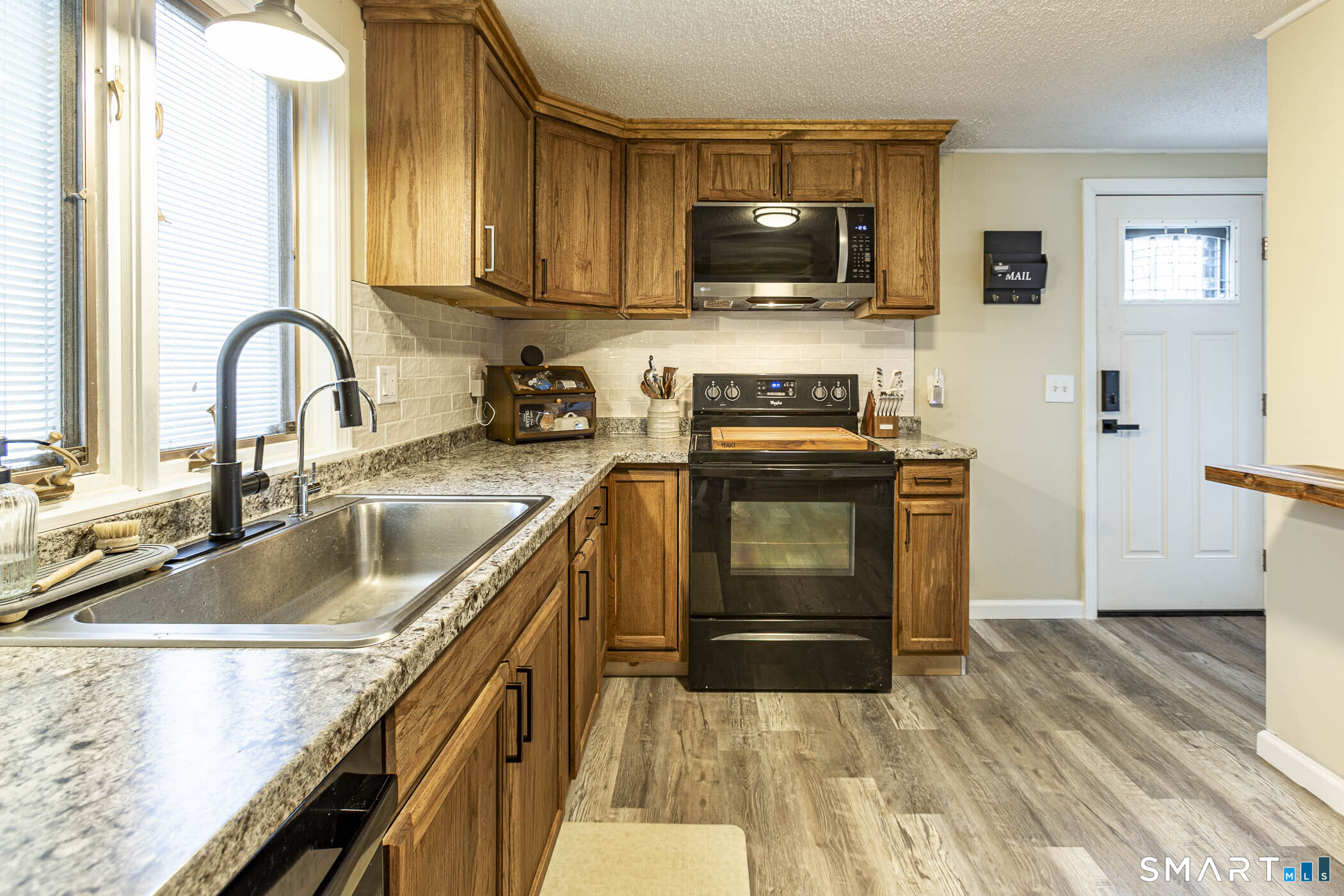 90 Goodwin Park Road Wethersfield, CT 06109 - Photo 4 of 22