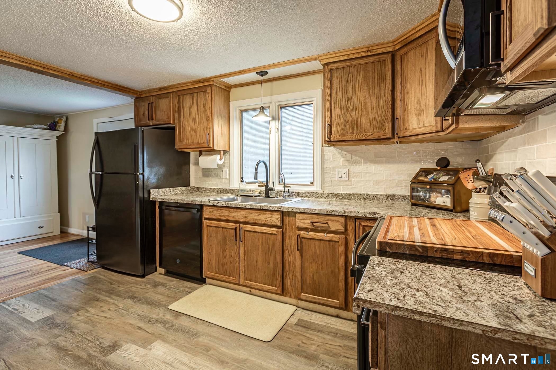 90 Goodwin Park Road Wethersfield, CT 06109 - Photo 5 of 22