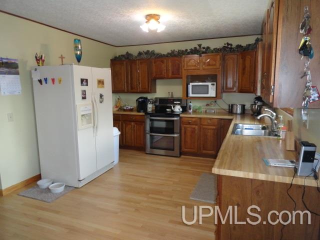 401 Maple Street Bergland, MI 49947 - Photo 5 of 30