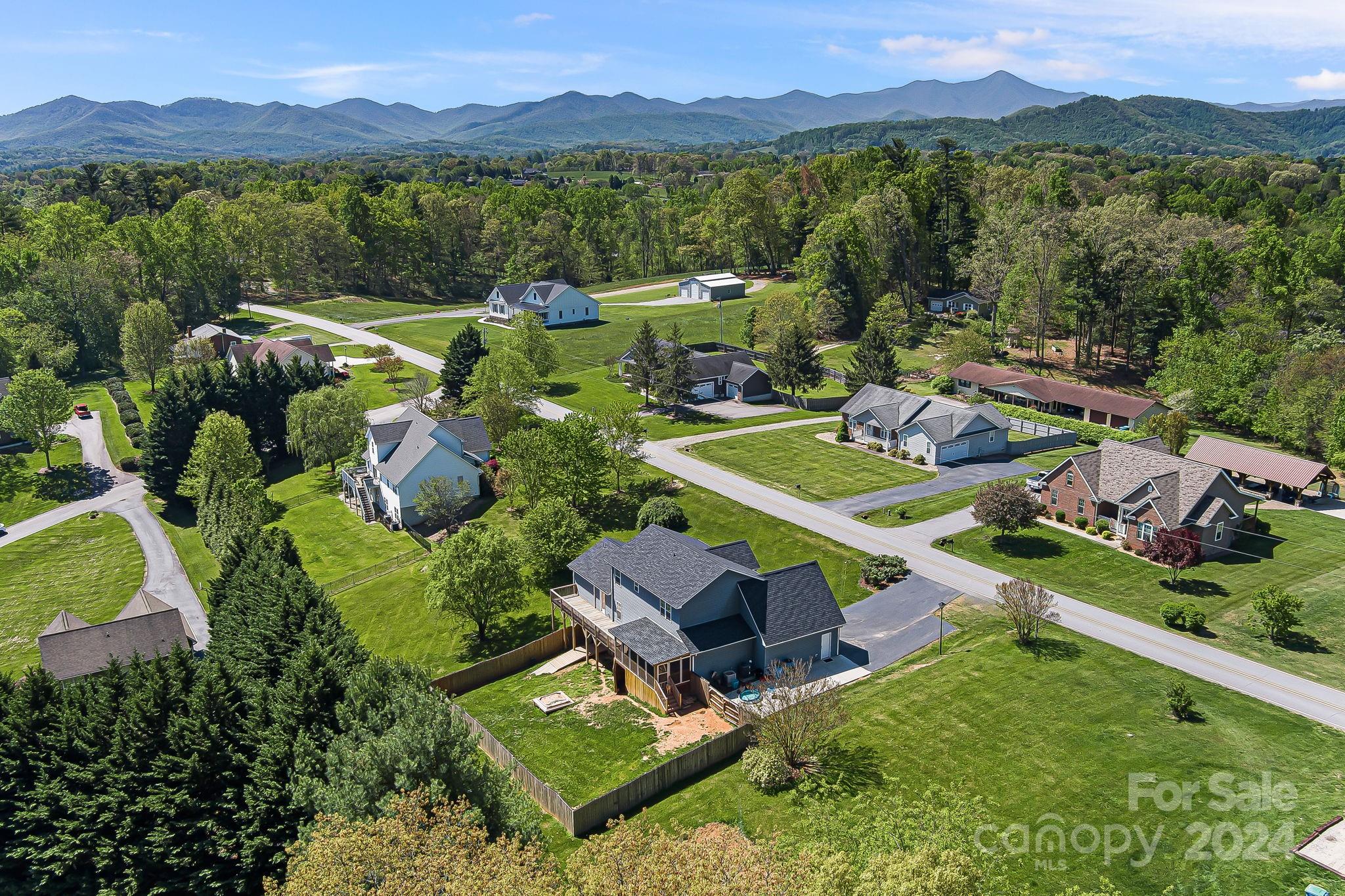 684 Bryson Road Candler, NC 28715 - Photo 4 of 35 Gallery Image 4
