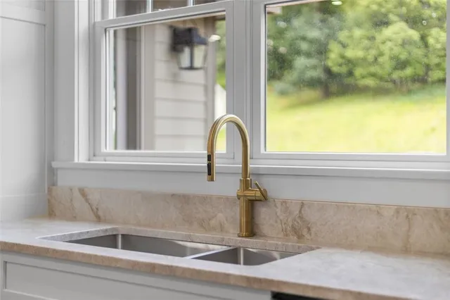 a close view of sink and tap