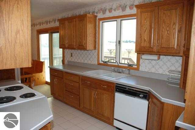 3611 Zimmerman Road Traverse City, MI 49685 - Photo 4 of 9 1687981-3.JPG