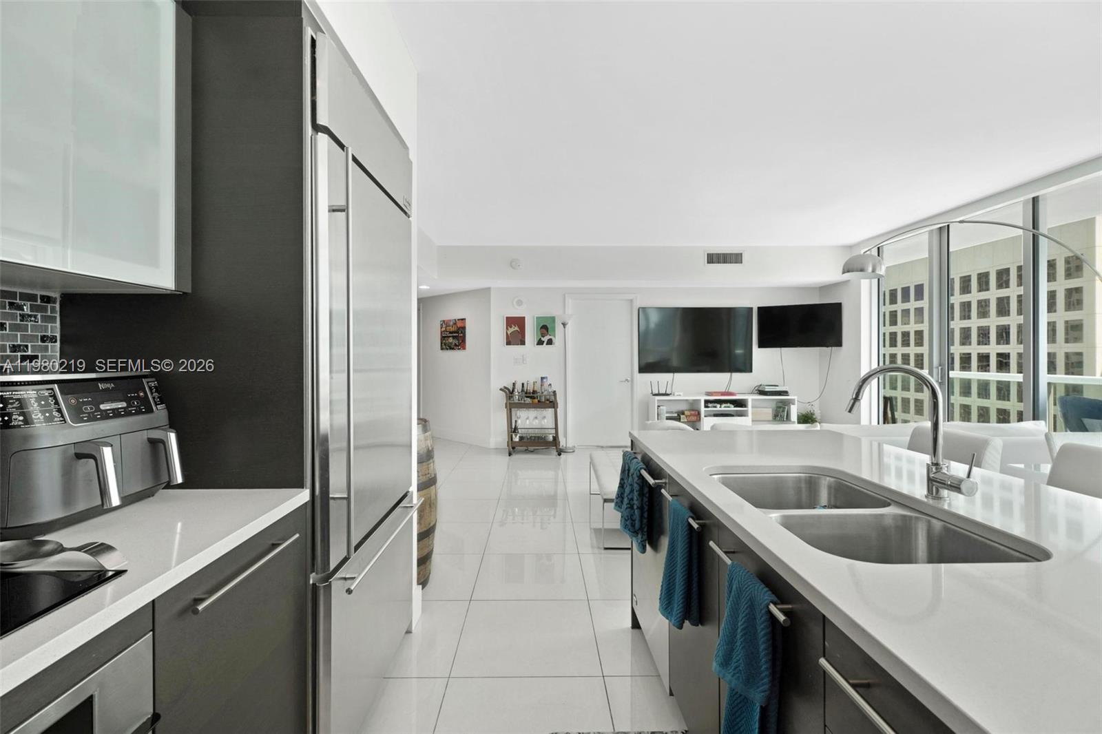 55 Southeast 6th Street, Unit 3102 Miami, FL 33131 - Photo 7 of 22