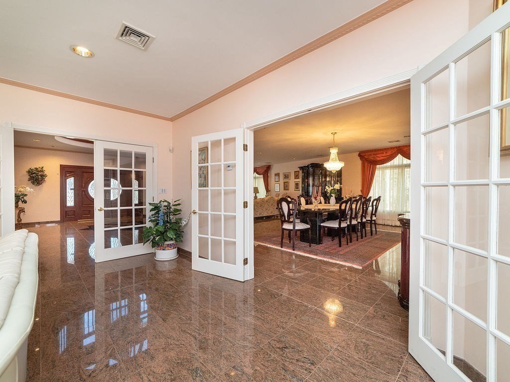 17 Ledgewood Road Saugus, MA 01906 - Photo 5 of 28 Gallery Image 5