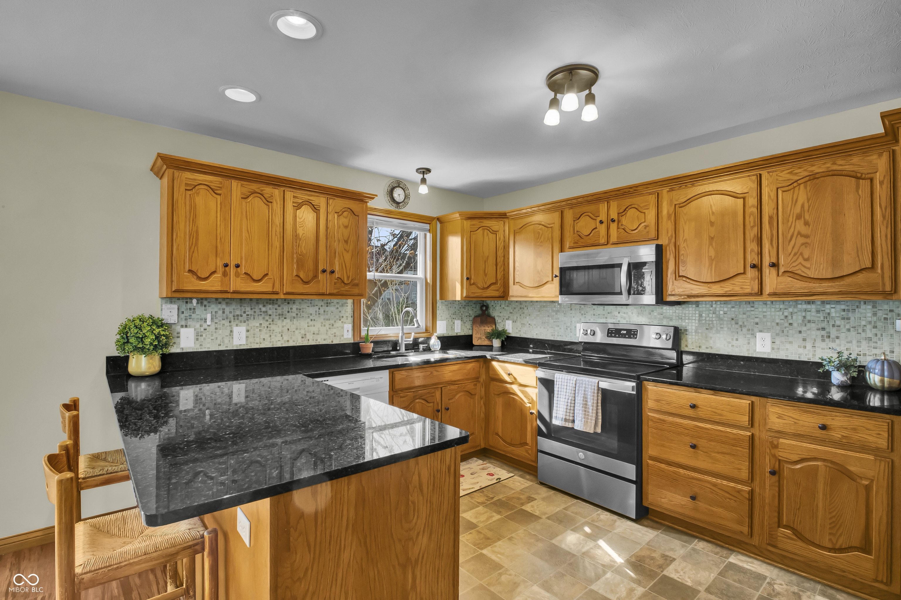 2942 Prairie Stream Way Columbus, IN 47203 - Photo 13 of 48