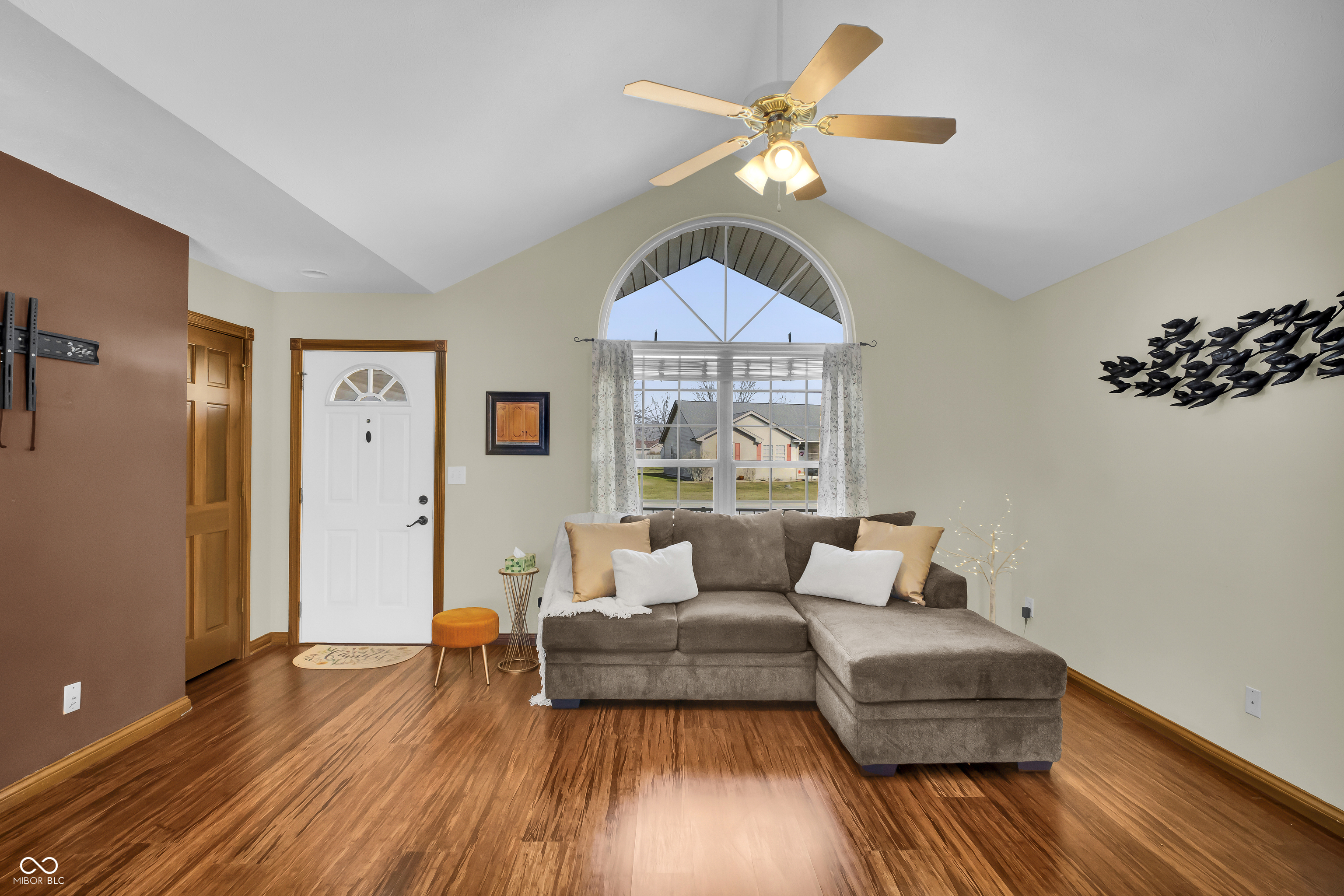 2942 Prairie Stream Way Columbus, IN 47203 - Photo 8 of 48