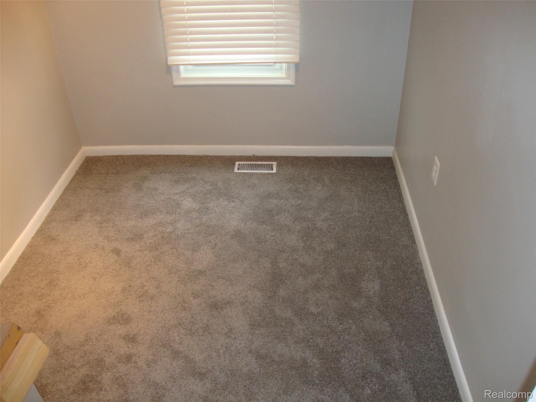 19949 Rensellor Street Livonia, MI 48152 - Photo 9 of 17 062.JPG