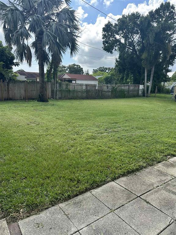 3630 38th Avenue North St. Petersburg, FL 33713 - Photo 15 of 17 a view of a garden with trees