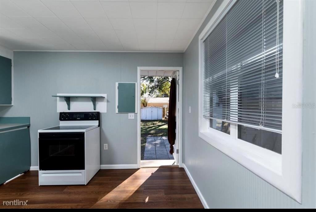3630 38th Avenue North St. Petersburg, FL 33713 - Photo 3 of 17 a bathroom with a tub and a view of bathroom