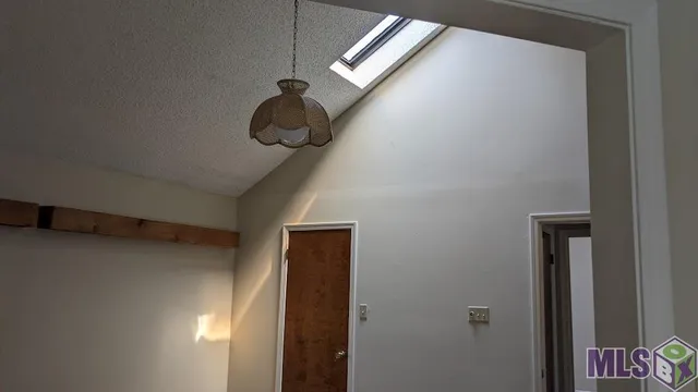 $1,575 | 332 Heatherwood Drive, Baton Rouge, LA 70808