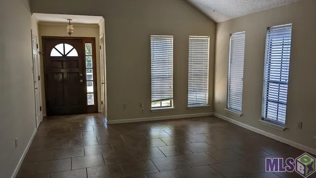 $1,575 | 332 Heatherwood Drive, Baton Rouge, LA 70808