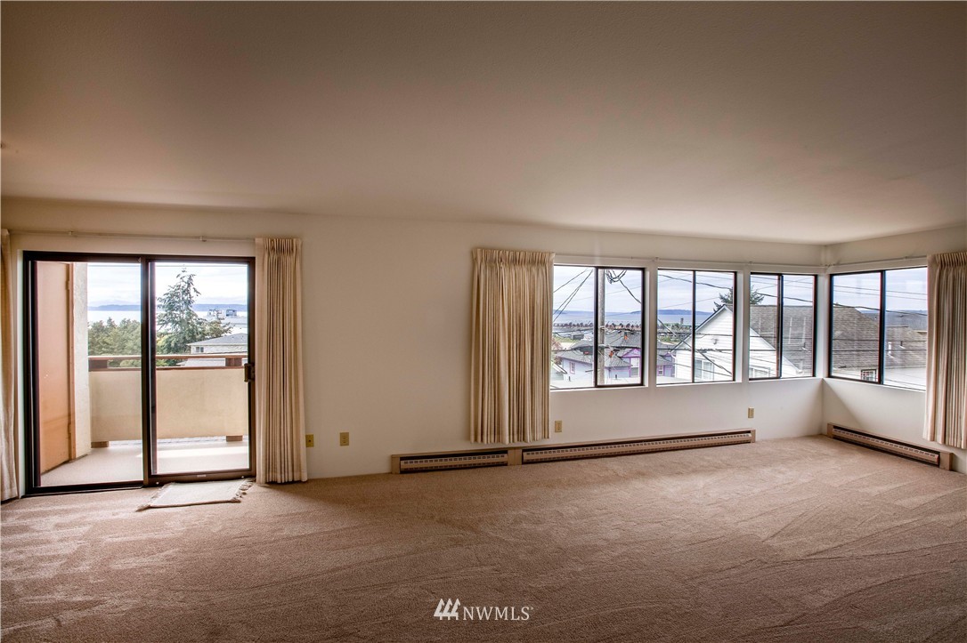 2510 Rucker Avenue, Unit 6 Everett, WA 98201 - Photo 3 of 17