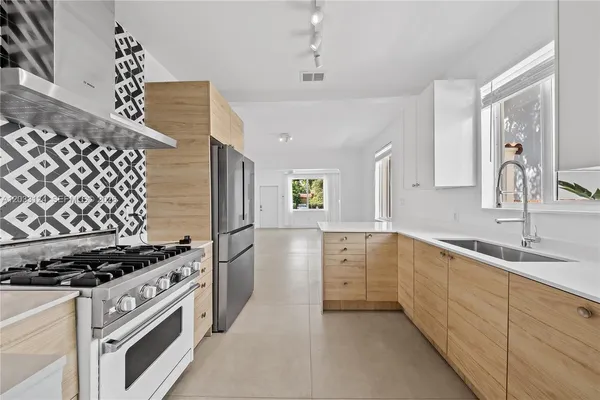 $4,650 | 565 Northwest 44th Street, Miami, FL 33127