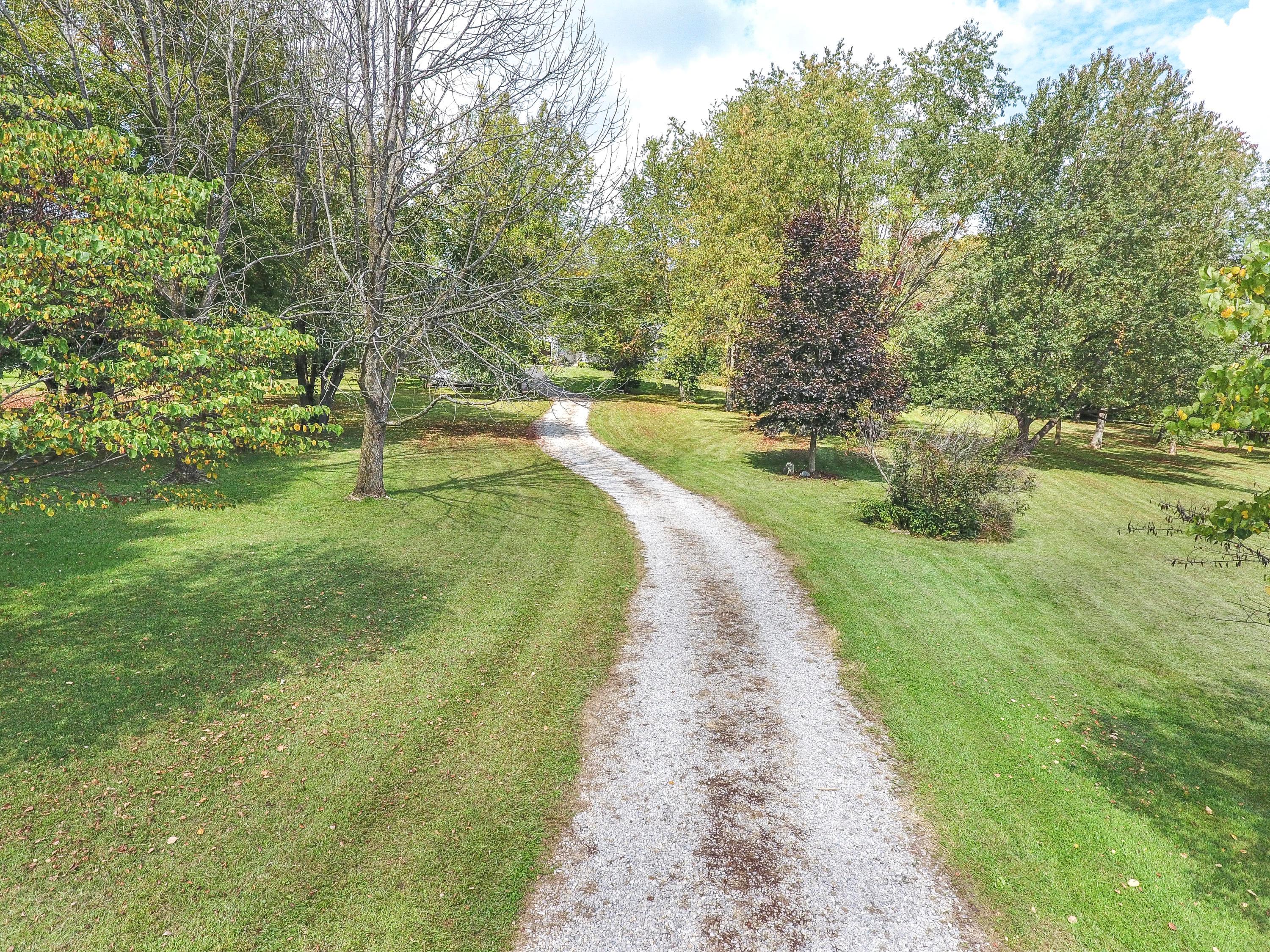 823 National Road Southeast Hebron, OH 43025 - Photo 4 of 44